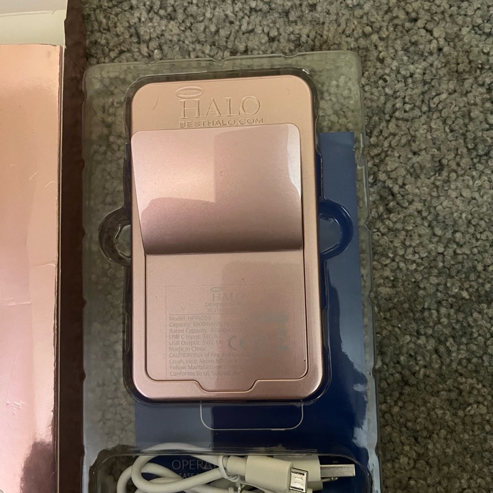 Halo Metallic Rose Gold Power Bank Brand New Never Used - Picture 4 of 5